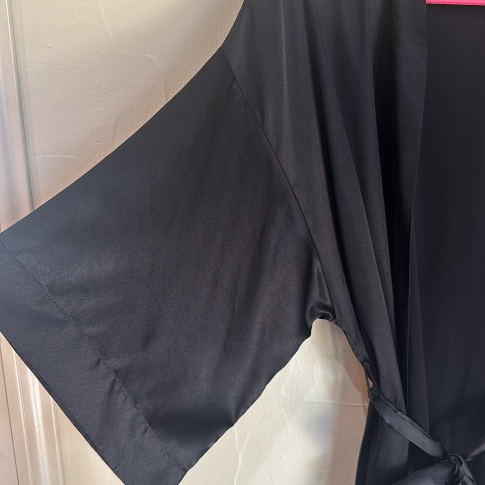 VICTORIA’S SECRET Black Short Kimono Robe with Pockets Lined with Pink Size M/L - Picture 5 of 11